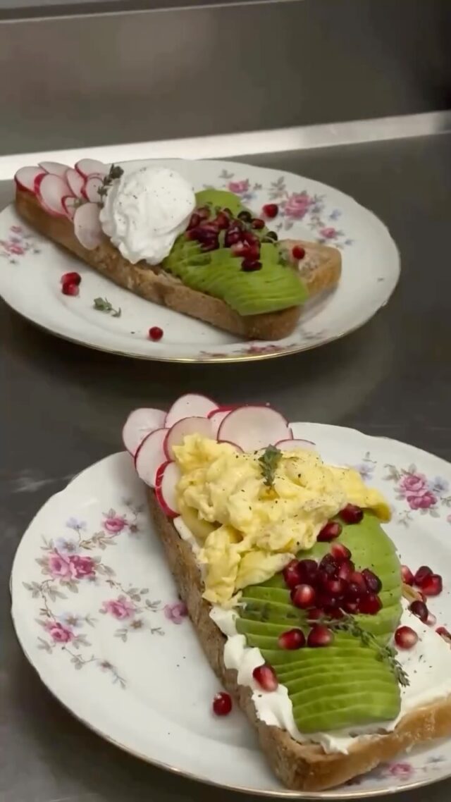 Este finde y todos los días!Cocina abierta desde las 9 am 🥑 Os esperamos!
