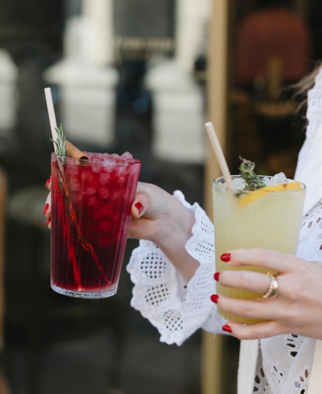 ICED ERA IS HERE! Ven a Camelia a probar nuestras bebidas frías 🤞🏻✨